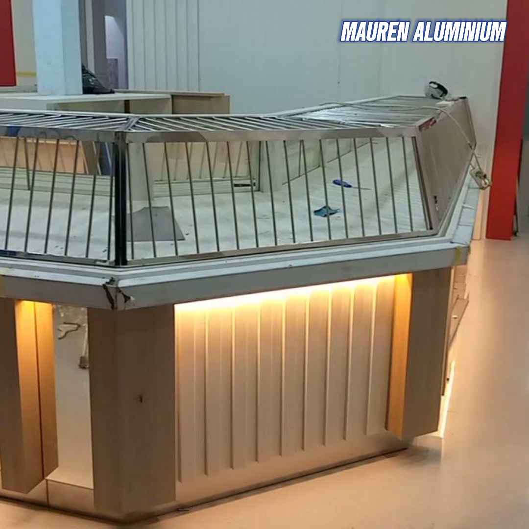 Jasa Pembuatan Etalase Kaca Toko Emas Berkualitas Jasa Pembuatan Etalase Kaca Toko Emas Berkualitas