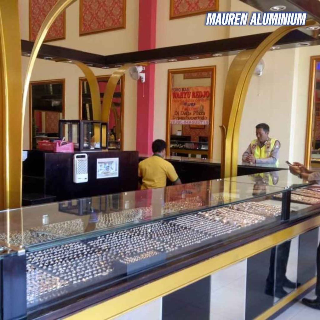 Jasa Pembuatan Etalase Kaca Toko Emas Berkualitas