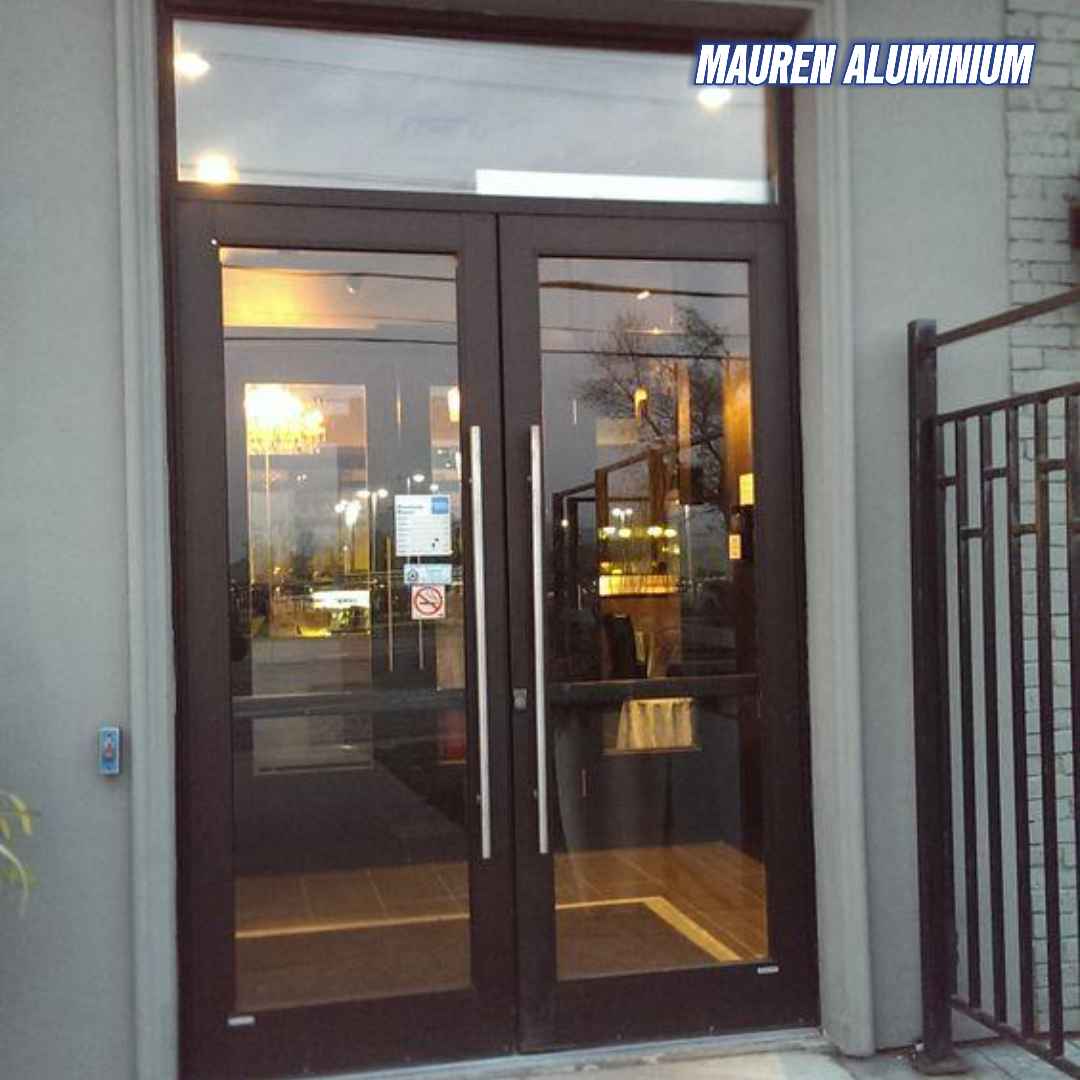 Pintu aluminium minimalis dengan desain unik untuk Rumah Bekasi